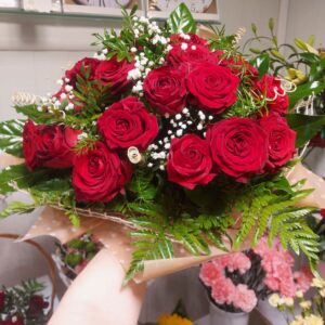 Bukiet 19 Róż – Klasyczna Elegancja