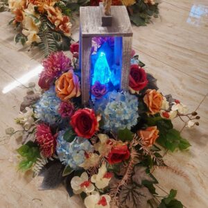 Kompozycja Nagrobna z Lampionem