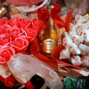 Flower box róże szampan raffaello