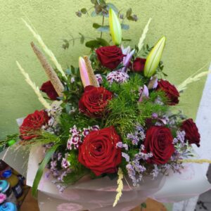 Bukiet Klasyczna róża i lilia orientalna