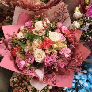 Bukiet pudrowy róż