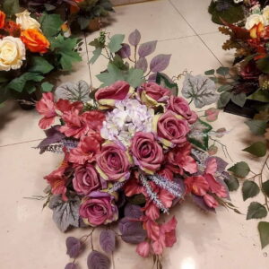 Delikatna kompozycja - stroik nagrobny