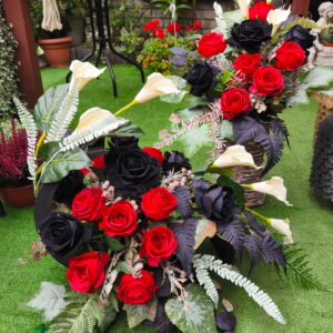 Kompozycja kwiatowa nagrobna czarna róża kpl.