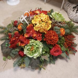 Kolorowa kompozycja - stroik nagrobny