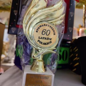 Złota statuetka, prezent z okazji 60 urodzin