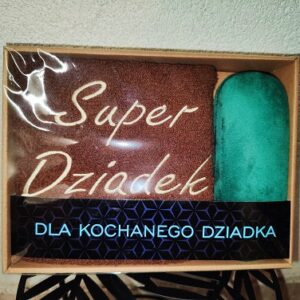 Ręcznik dedykowany +Etui na okulary „Super Dziadek” – praktyczny i osobisty prezent!