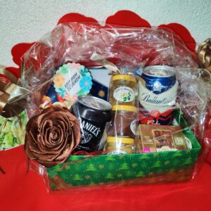 Kosz prezentowy „Kochanemu Dziadkowi” – elegancki zestaw smakołyków!