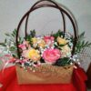 Flower box „Pastelowe Róże” – elegancki bukiet w ozdobnej torebce