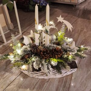 Elegancki świąteczny stroik adwentowy