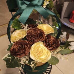 Aksamitny flowerbox atłasowe róże