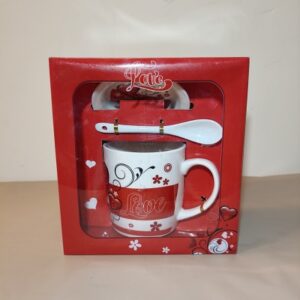 Zestaw prezentowy „Love” – kubek + spodek + łyżeczka w romantycznym wydaniu