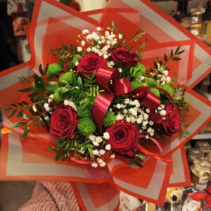 Bukiet soczysto czerwonych róż