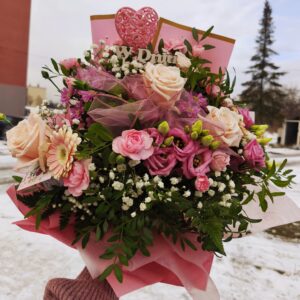 Pastelowy wielokwiatowy bukiet okolicznościowy