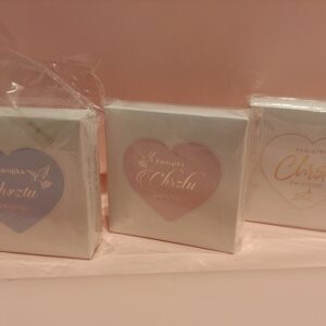 Pamiątka Chrztu Świętego – serduszko z gołębicą w eleganckim pudełeczku