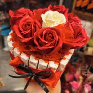 Flower box Kinder chocolate i róże